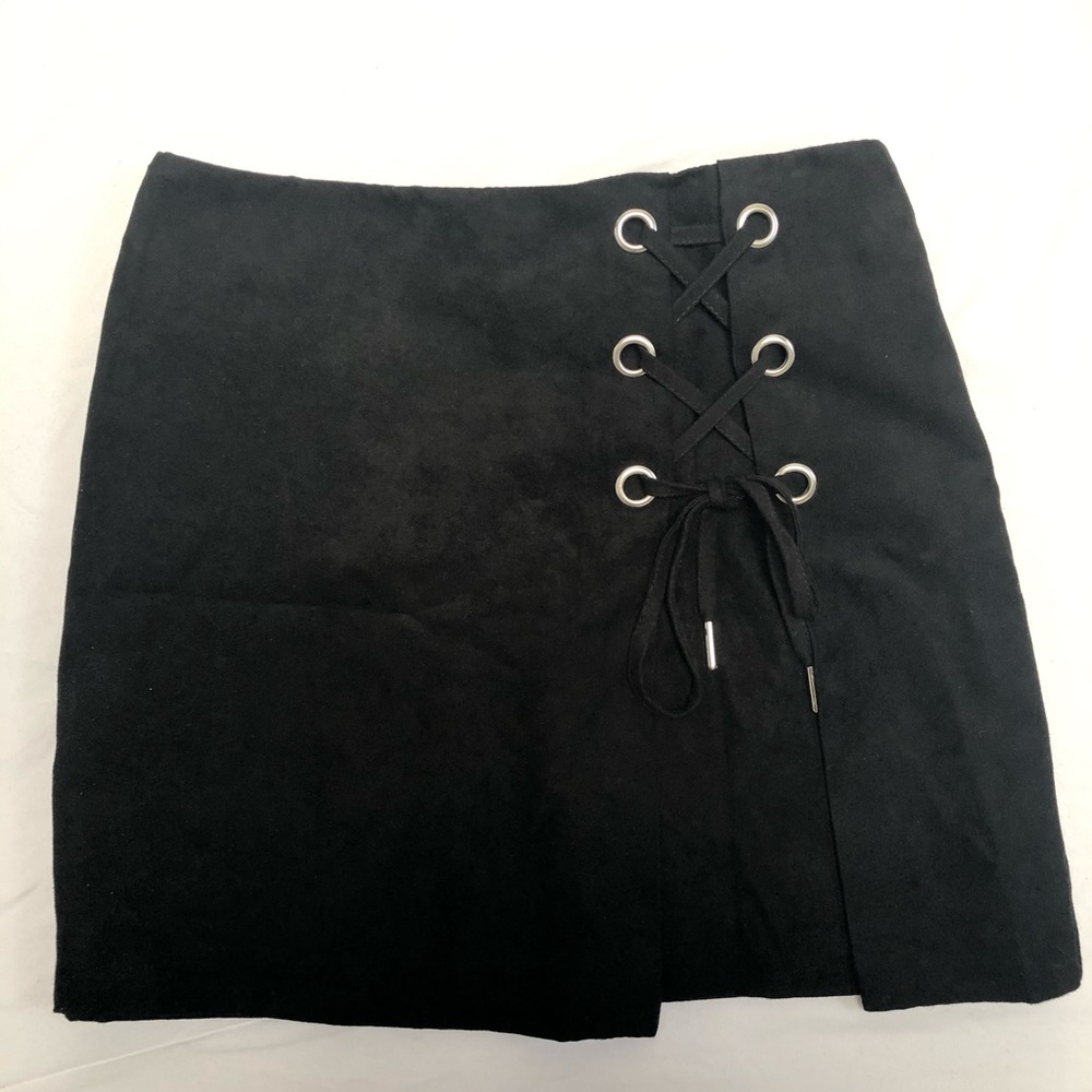 NWOT ✨ Suede Side-Tie Skirt (Size 6)